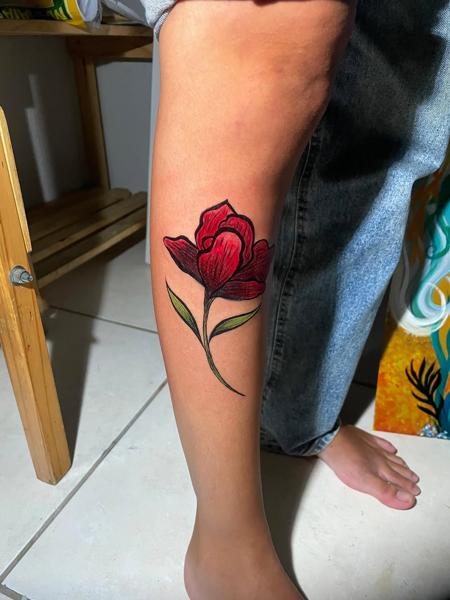 Illustrative floral bloom tattoo by @mama.tattooo