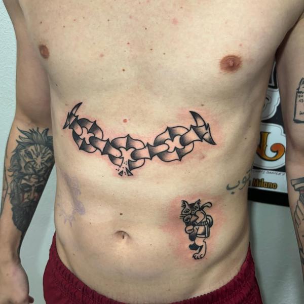 Blackwork spiked chain tattoo by @mama.tattooo