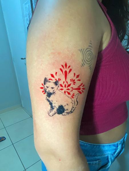 Illustrative kitten with red tattoo by @mama.tattooo