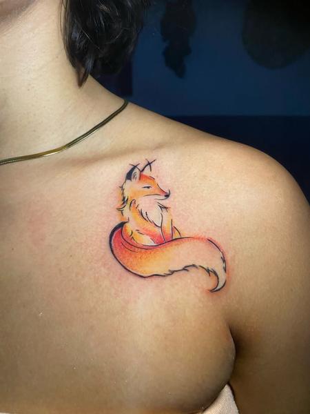 Illustrative watercolor fox tattoo by @mama.tattooo