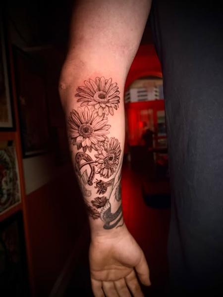 Fine line floral arrangement tattoo by @manic.tatts