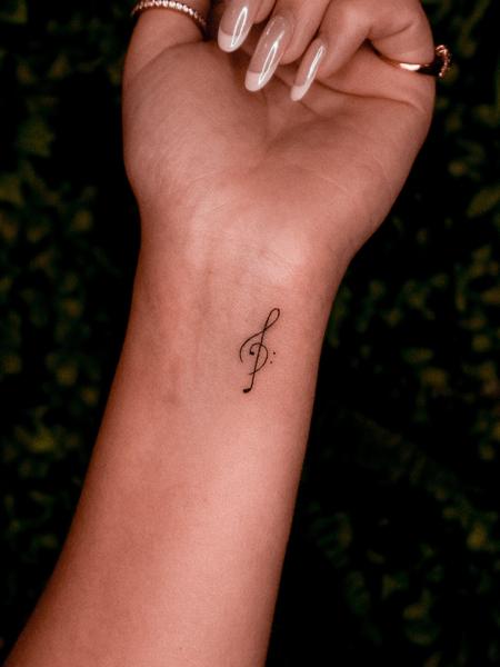 Fine line treble clef tattoo by @katerinedovasink