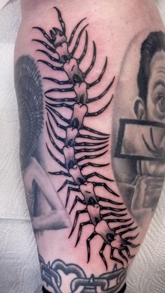 Blackwork centipede spine tattoo by @marc_studio_ink
