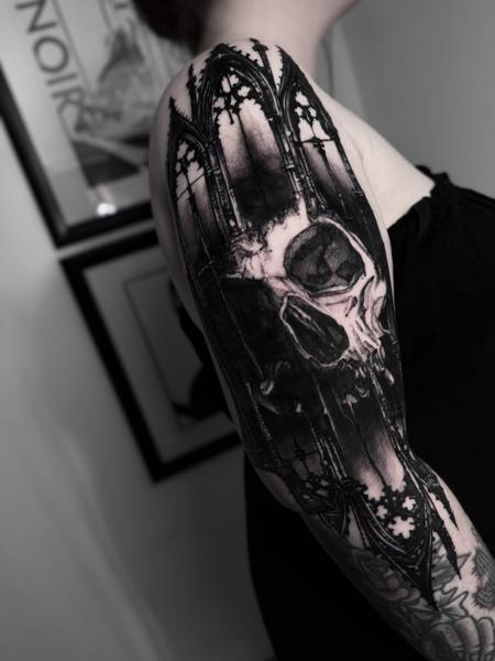 Blackwork gothic skull tattoo by @marcus_giuliano_stolz_tattoo