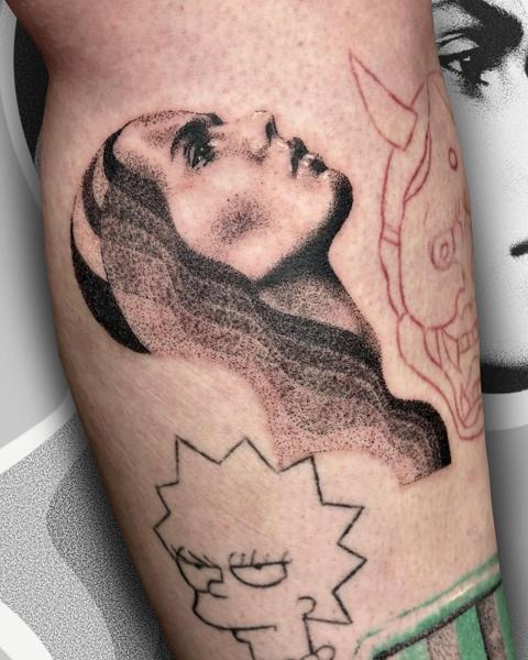 Dotwork woman portrait tattoo by @salvidenning_art