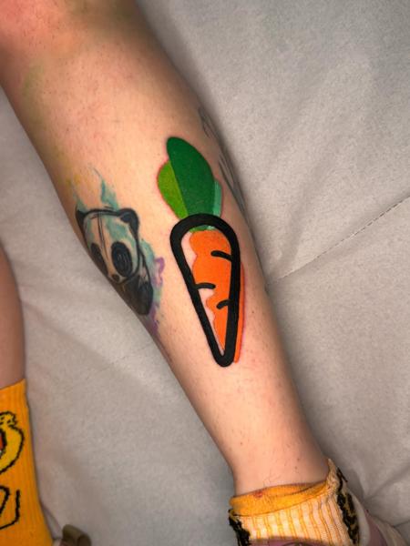 Graphic stylized carrot tattoo by @darksumi_tattoo