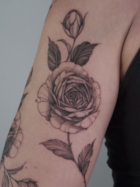 Blackwork floral rose tattoo by @marisatattooartist