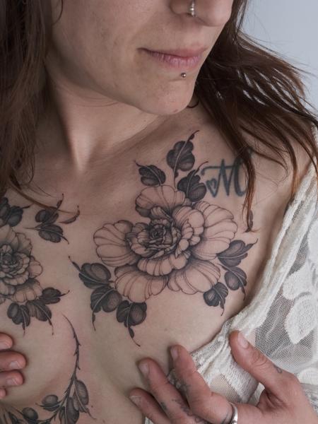 Dotwork floral peony tattoo by @marisatattooartist