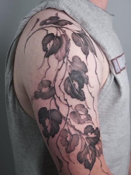 Illustrative blackwork leafy branches tattoo by @marisatattooartist