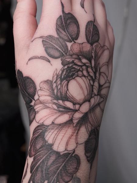 Blackwork peony flower tattoo by @marisatattooartist