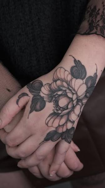 Blackwork floral bloom tattoo by @marisatattooartist