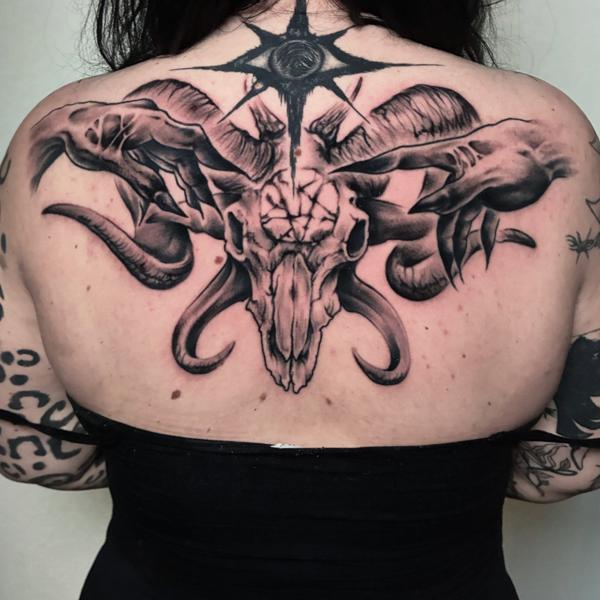 Blackwork ram skull tattoo by @mate.arnoth.tattoos