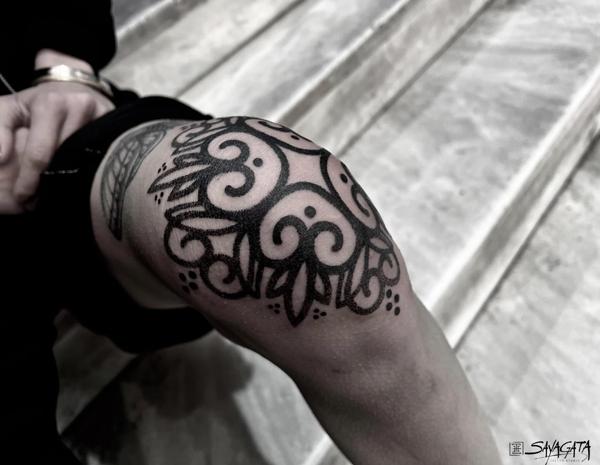 Blackwork ornamental pattern tattoo by @matina_macabre_tatt