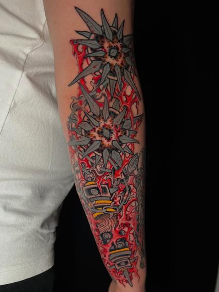 Illustrative mechanical star tattoo by @matt.ono.tattoo