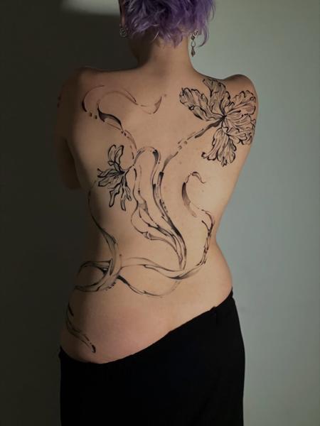 Fine line floral vine tattoo by @mattylism