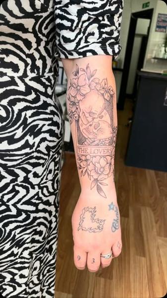 Illustrative tarot card skulls tattoo by @megz.ink