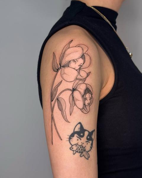 Fine line flower faces tattoo by @hunn1i