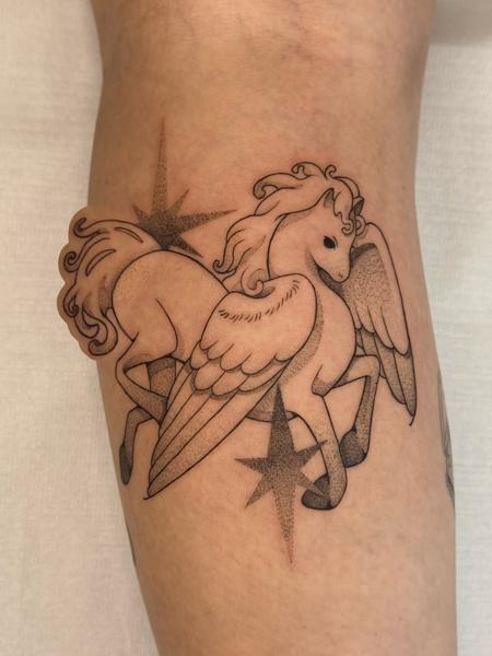 Fine line pegasus tattoo by @hunn1i