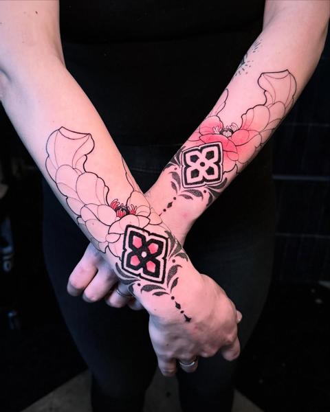 Geometric floral geometric tattoo by @miguel.tattooer