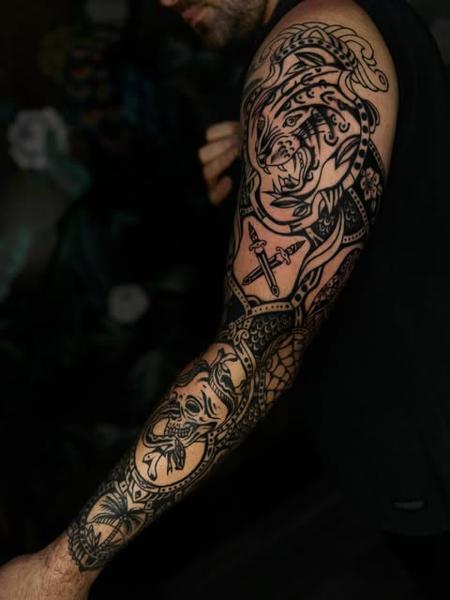 Traditional tiger and skull tattoo by @mikeysharks