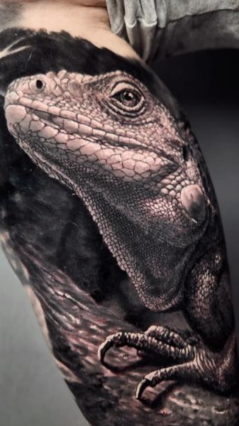 Realism realistic lizard tattoo by @moriel.seror