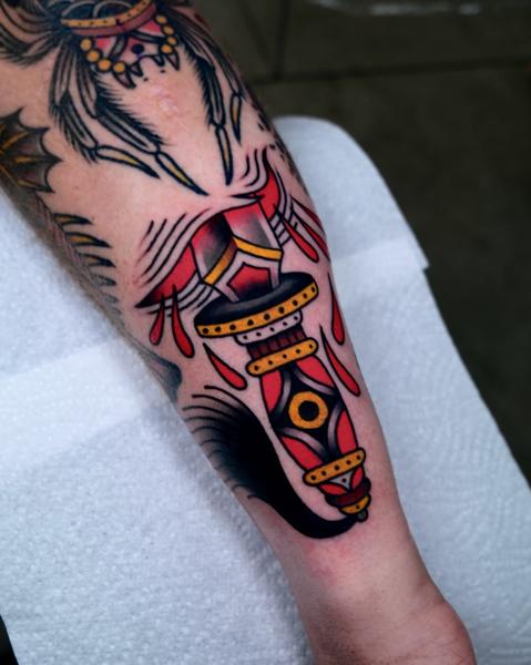 Traditional dagger tattoo by @morstattoo