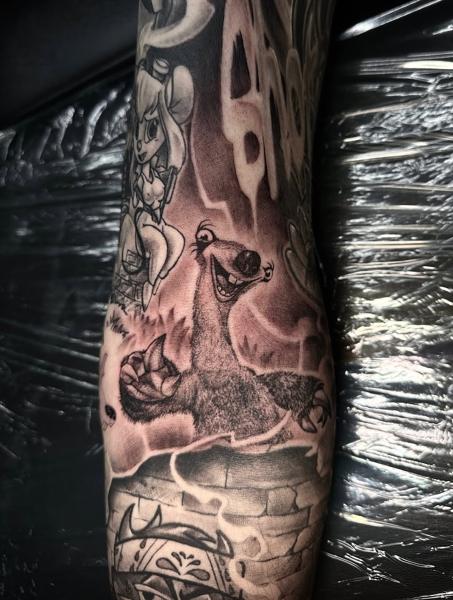 Illustrative sid and gadget tattoo by @mortenstubbe_tattoos