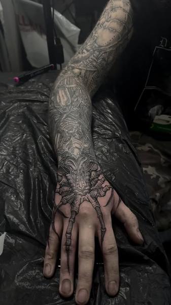 Blackwork ornate insect tattoo by @myriam_black_tattoo