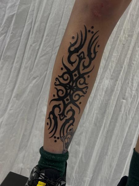Tribal tribal pattern tattoo by @nako_tattoo