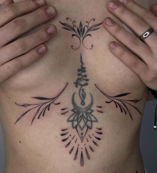 Ornamental ornamental design tattoo by @psi.xi.tatt