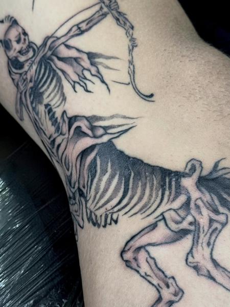 Blackwork skeleton centaur tattoo by @psi.xi.tatt