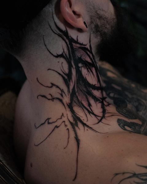 Blackwork abstract design tattoo by @narak.tat