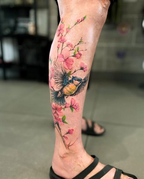 Realism bird and flowers tattoo by @nstia.tatts