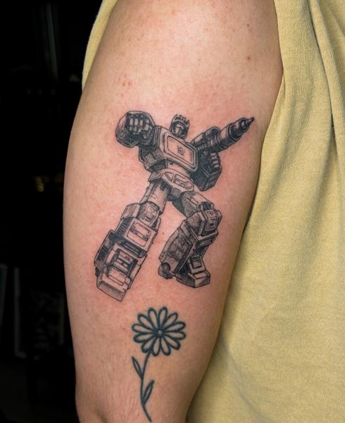 Linework robot character tattoo by @nstia.tatts