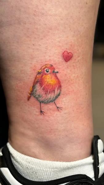 Illustrative bird with heart tattoo by @nstia.tatts