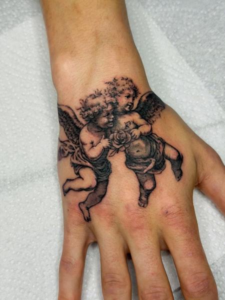 Realism cherubs tattoo by @nstia.tatts