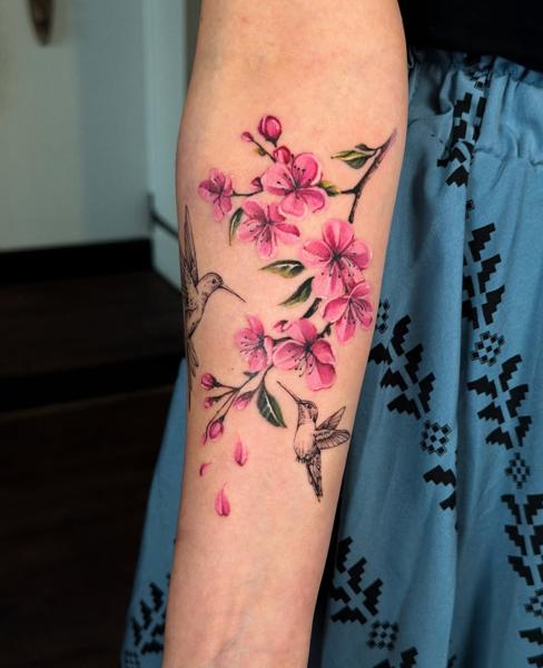 Realism hummingbird flowers tattoo by @nstia.tatts