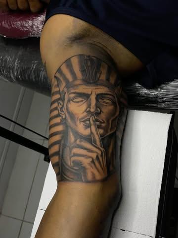 Realism pharaoh silence tattoo by @nettovasconcelostattoo