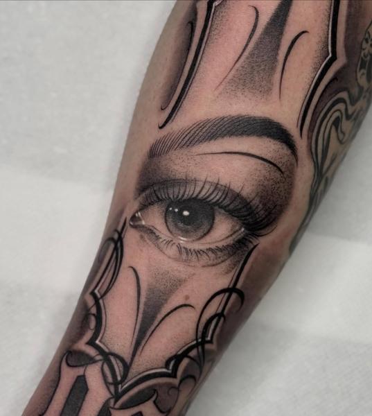 Realism realistic eye tattoo by @ayp.nia