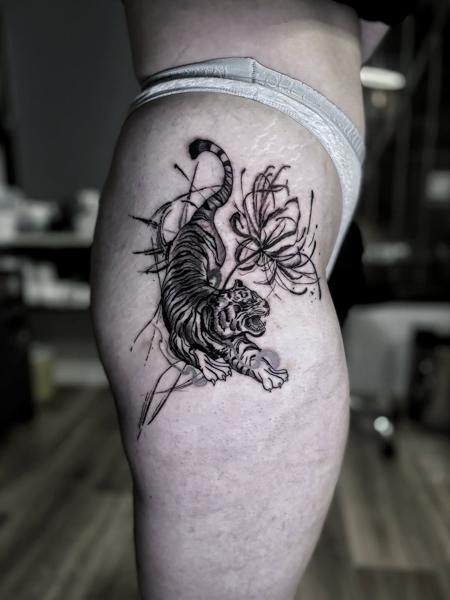 Illustrative tiger and flower tattoo by @nick_theocharis