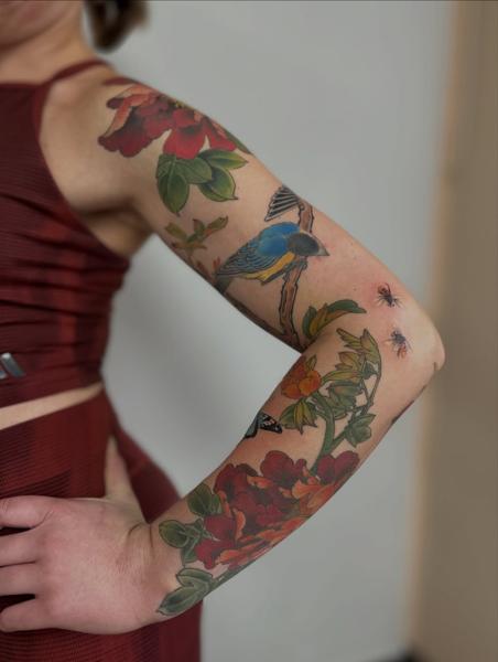Realism floral bird tattoo by @nikole_lowe
