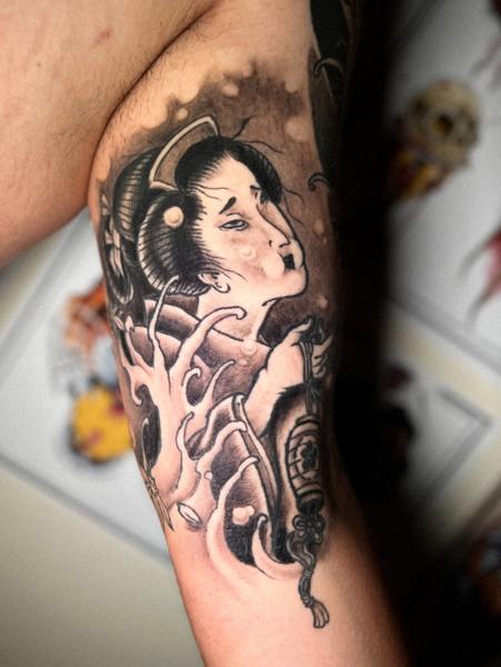Japanese geisha portrait tattoo by @peri_tattoo_
