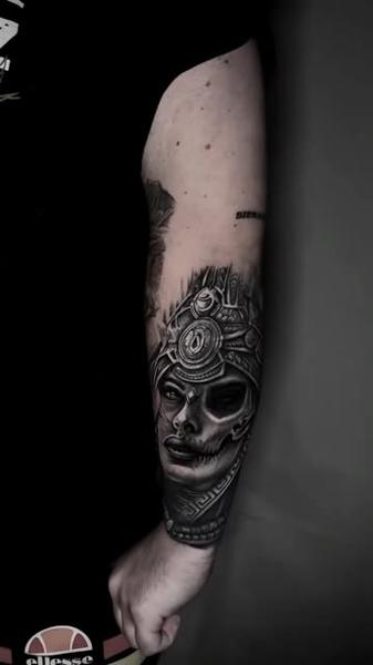 Realism warrior skull tattoo by @noemikovacstattoo