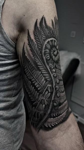 Blackwork fern spiral tattoo by @noemikovacstattoo