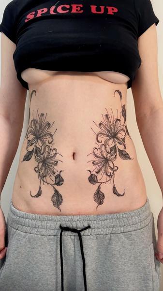 Fine Line floral design tattoo by @olgabanas