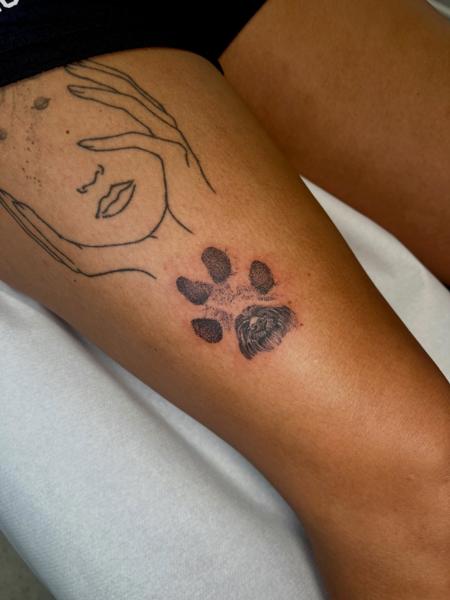Realism paw print tattoo by @olgabanas