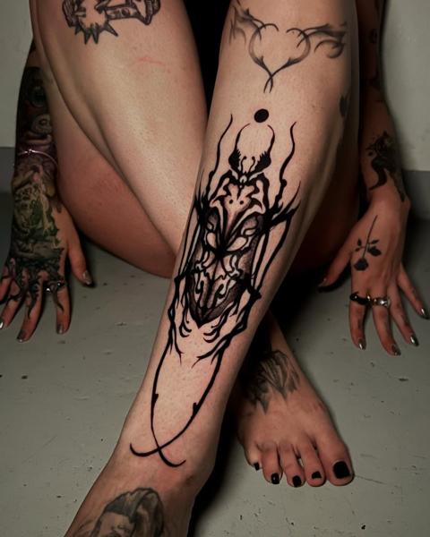 Blackwork abstract mask tattoo by @omnia_black_