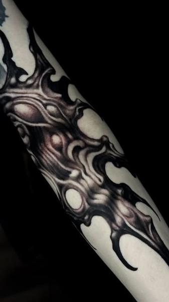 Biomechanical biomechanical design tattoo by @oscar.tttst_
