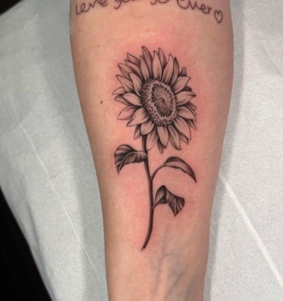 Fine line sunflower tattoo by @paigehutchinson_tattoo