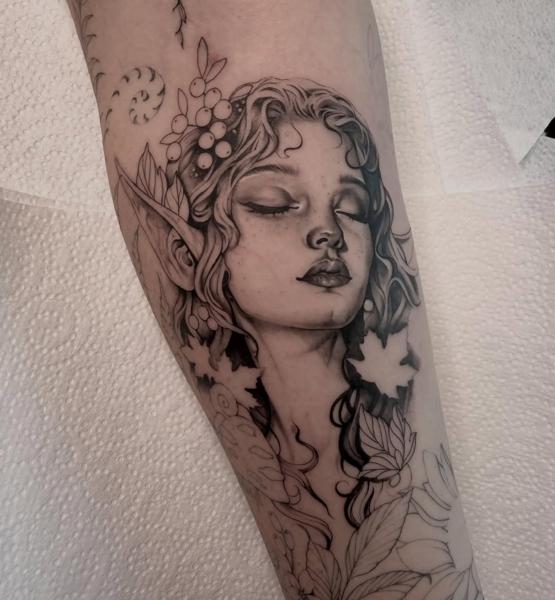 Illustrative elven portrait tattoo by @tattoopaiges